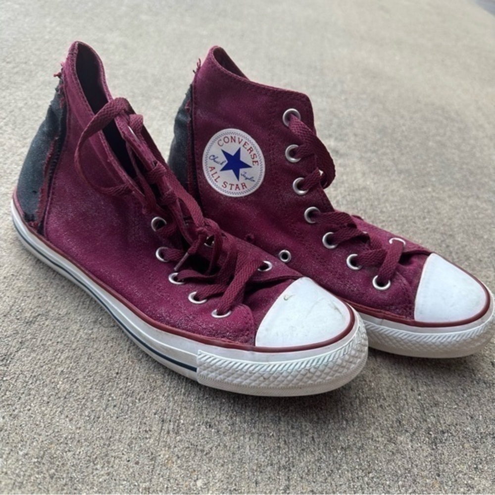 Maroon hi top chucks